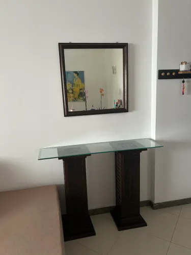 Mesa de Jantar e cadeiras + Aparador e Espelho