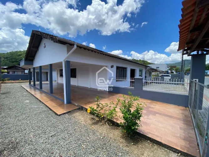 Casa com 211m² em Schroeder, SC