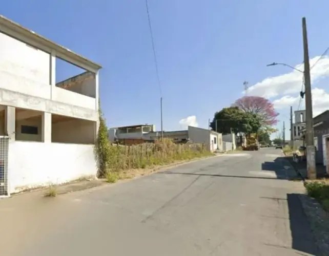 Casa em terreno com 606m² em Campo Belo, Bairro Passa Tempo
