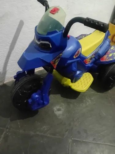Moto elétrica infantil
