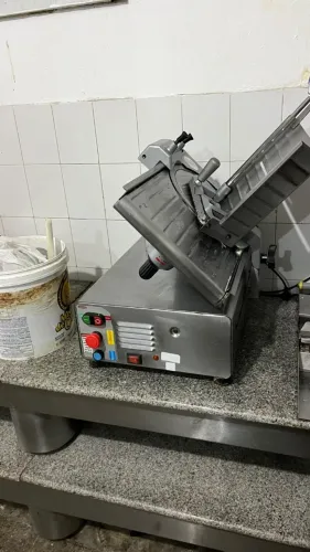 Fatiadora Elétrica industrial de frios