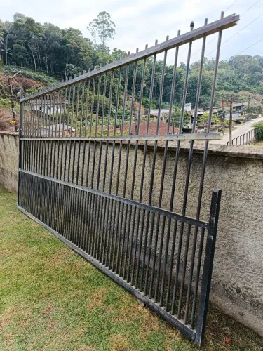 Portão de alumínio