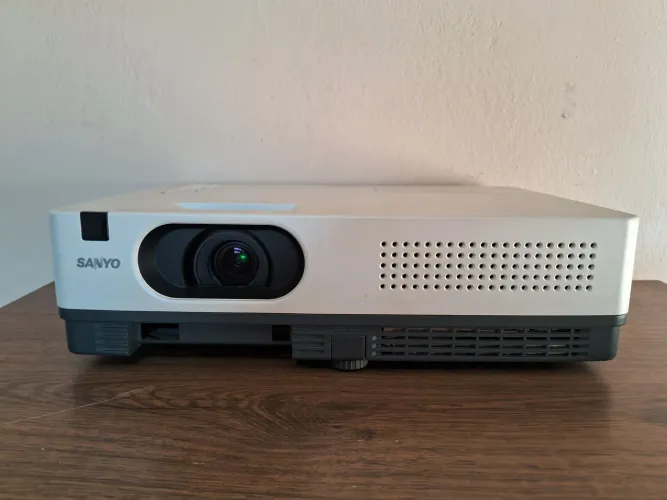 Projetor Sanyo XD2200