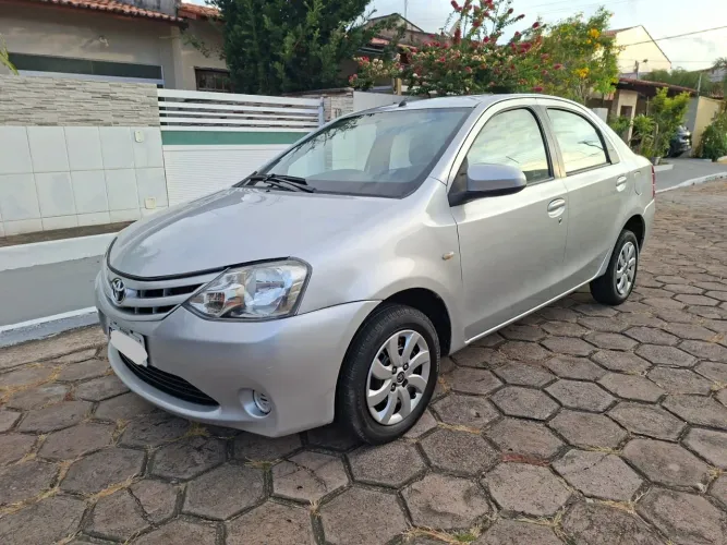 Toyota Etios XS Sedan 1.5 Flex 16V 4P Mec. 2015