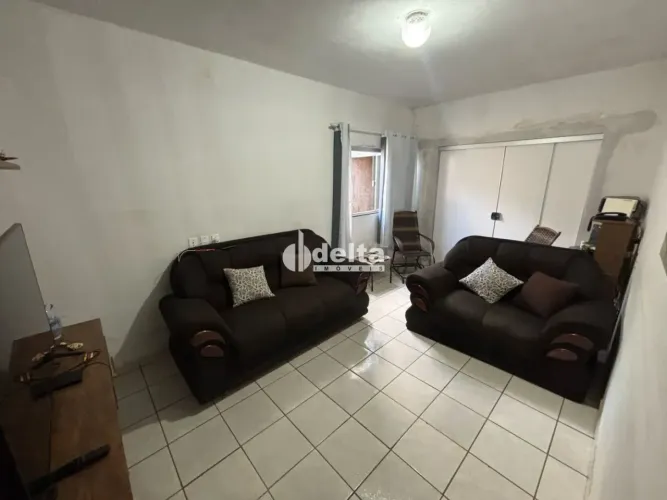 Casa residencial 2 quartos disponível para Venda no bairro Jardim Canaã em Uberlândia-MG.
