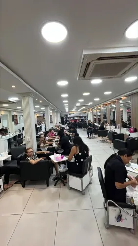 ESTAMOS CONTRATANDO MANICURES NORMAIS