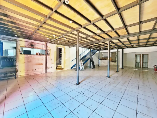 Imóvel comercial para locação no Bairro Jardim Paulista, próximo a Avenida Treze de Maio -