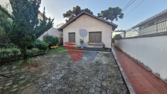 Excelente Casa Comercial no São Francisco Ideal para Escritórios e Clínicas