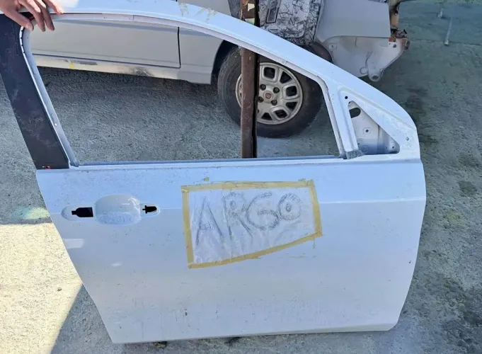 Porta lado direito do argo