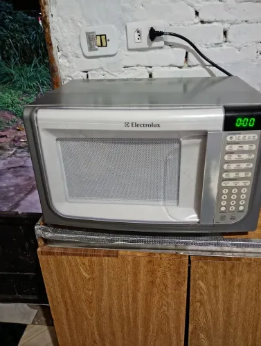 Micro ondas Eletrolux de 31 litros