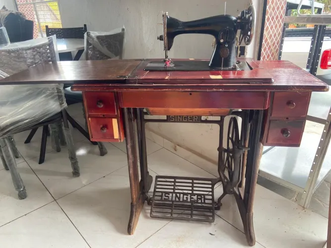 MÁQUINA  DE COSTURA  SINGER