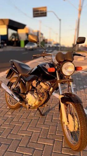Honda CG 150 ESI - muito bem conservada