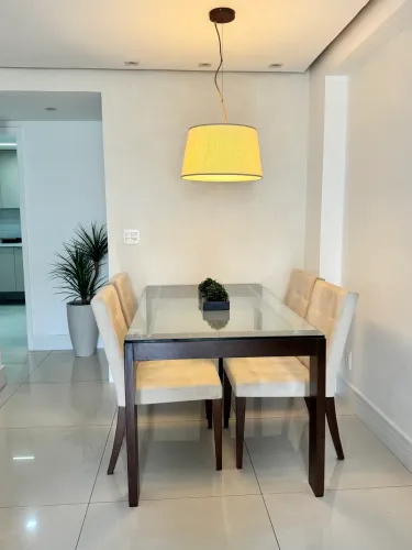 Mesa de Jantar 1,60 x 0,90 com 4 cadeiras em linho - Loja Formato CasaShopping