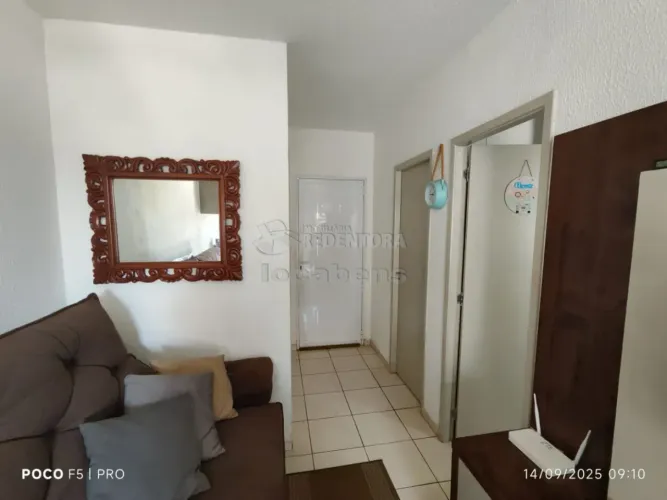 Condomínio Morada dos Ipês casa de 2 dormitórios e 02 vagas de garagem.