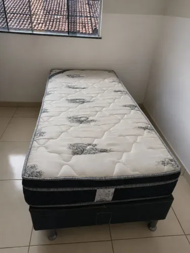 Vendo cama box de solteiro com auxiliar