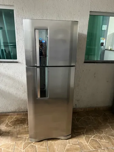 Geladeira inox de luxo garantia de 6 meses faço frete grátis