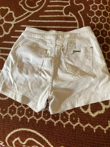 Vendo bermuda branca