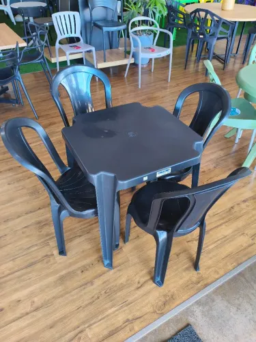 Jogo de Mesa e Cadeiras de Plástico Novas em Promoção 