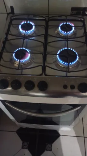Fogão Eletrolux em bom estado automático
