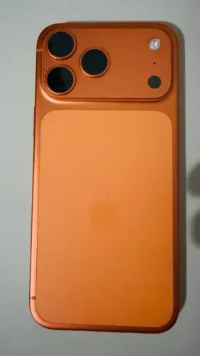 iPhone 17 Pro Max (99% de Bateria)
