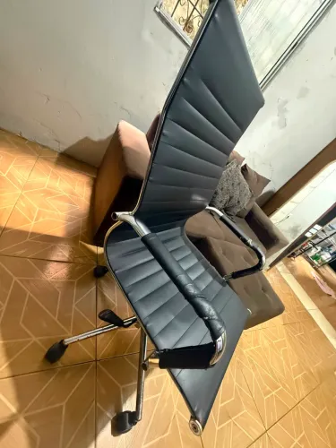 Vende-se cadeira para escritório em perfeito estado.
