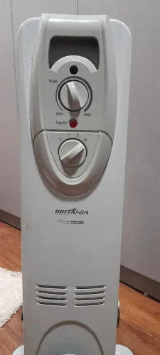 Aquecedor a óleo Britânia 1500 watts.