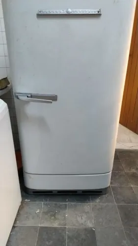 Geladeira GE Retrô década de 60- funcionando