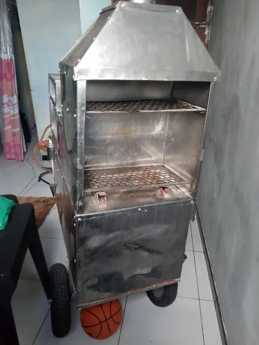 Carrinho espertinho, ideal pra quem começa seu negócio precinho está ótimo estado.