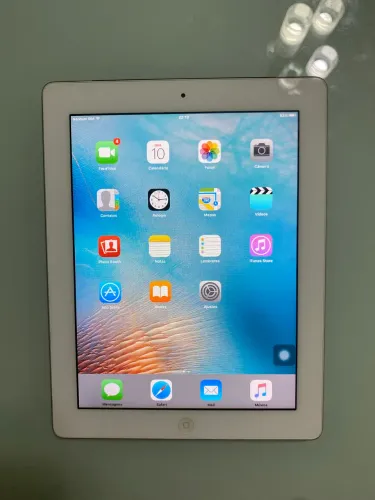 iPad 2 funcionando normalmente com slot para chip.