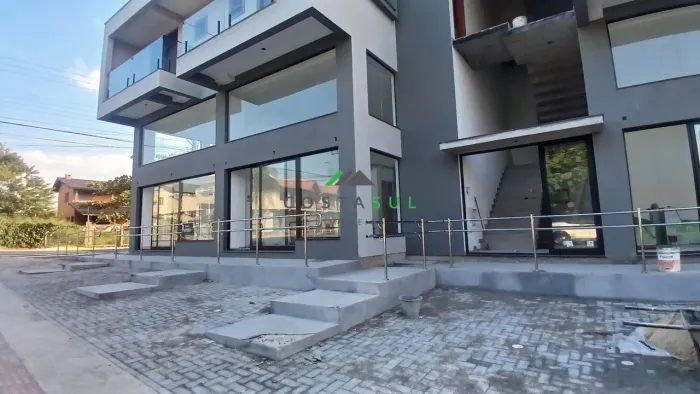 Sala Comercial com 36 m² para locação anual no centro de Garopaba/SC