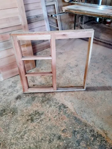 Janela para casa de madeira/ largura 1m/altura 95 centímetros 