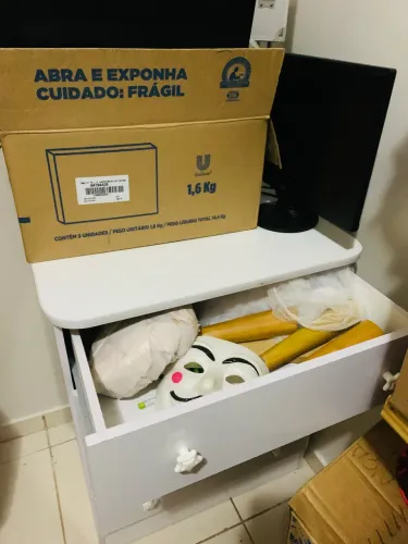 Cômoda com puxador de estrelas