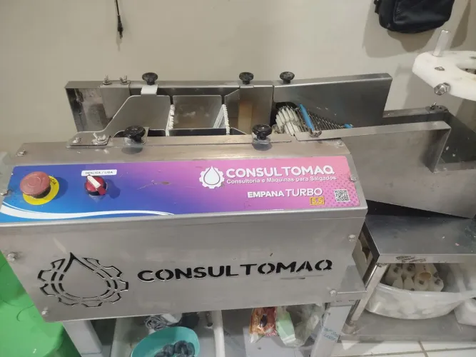 Vendo empanadeira de salgados.