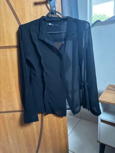 Blusa social em tule preta transparente 