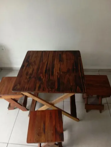 Vende se um jogo de mesa dobrável para seu comércio ou casa .novinha e pouco usada