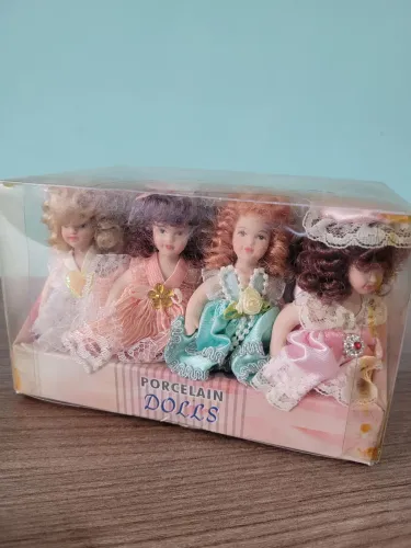 Bonecas de porcelana (12 bonecas, caixa lacrada)
