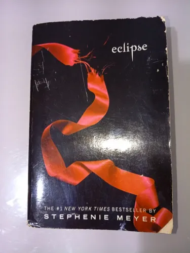 Eclipse Versão em Ingles - Twilight Saga Livro 3 - Paperback