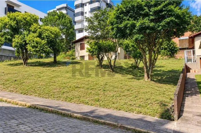 TERRENO DE 375 M² NO BAIRRO SÃO FRANCISCO ESPAÇO, LOCALIZAÇÃO E POTENCIAL PARA CONSTRUIR!