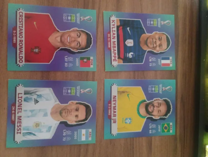 Quarteto das figurinhas de craques da copa 2022