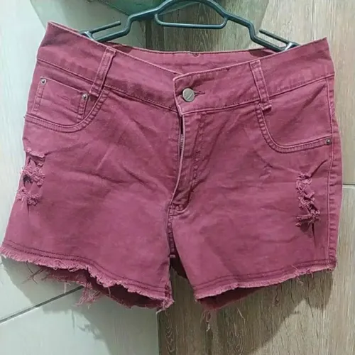 Short jeans feminino cor bordô semi-novo feminino tam 40