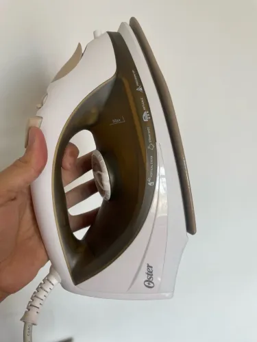 Ferro de Passar Oster a Vapor