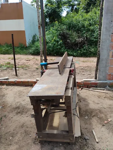 Plaina desempenadeira de bancada 