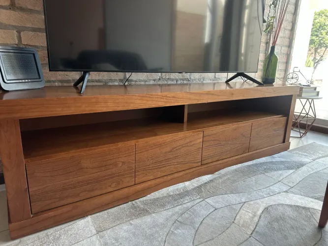 Rack Casa Cenário em Madeira Maciça 2,02m - R$ 3.490