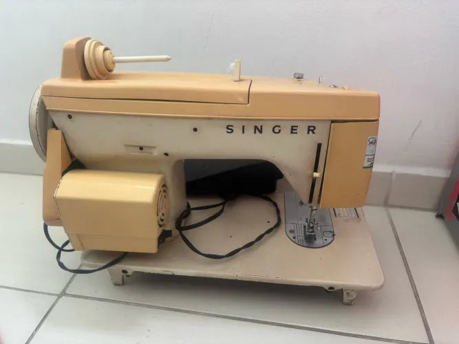 Máquina de costura Singer 875