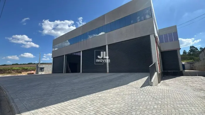 Aluguel de Galpão Industrial de Alto Padrão no Centro de Jarinu-SP: 1 Sala, 3 Banheiros, 2