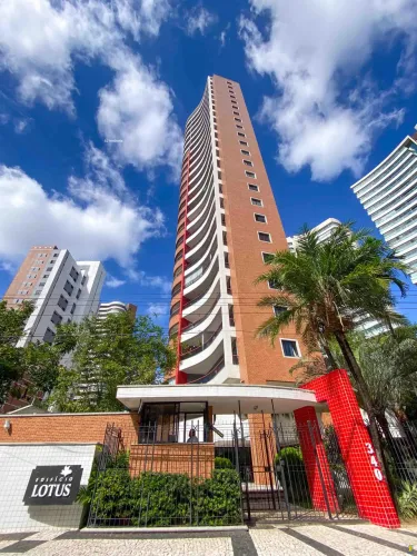 Apartamento com 1 suíte, 1 quarto e varanda no Meireles
