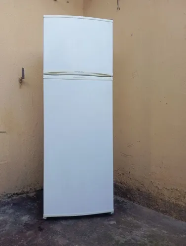 Geladeira Eletrolux 333 litros