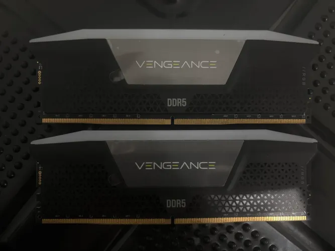 Memória RAM Corsair 96gb DDR5 6600Mhz CL 32 RGB