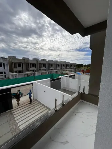 Vendo linda casa plex em rua privativa com 100m quadrados com 3 quartos em Urucunema - Eu