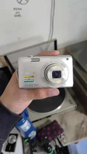 Câmera fotográfica nikon coopix 16 mega funcionando